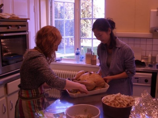 Kate & Mina (S Korea) preparing the Turkey