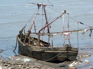 shipwrecked dream boat panama