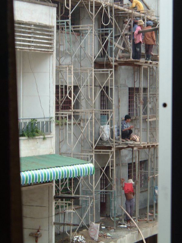 24 hour construction site in Phnom Penh