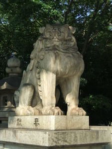 guard lion - mouth closed