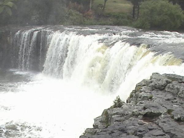 Haruru Falls2