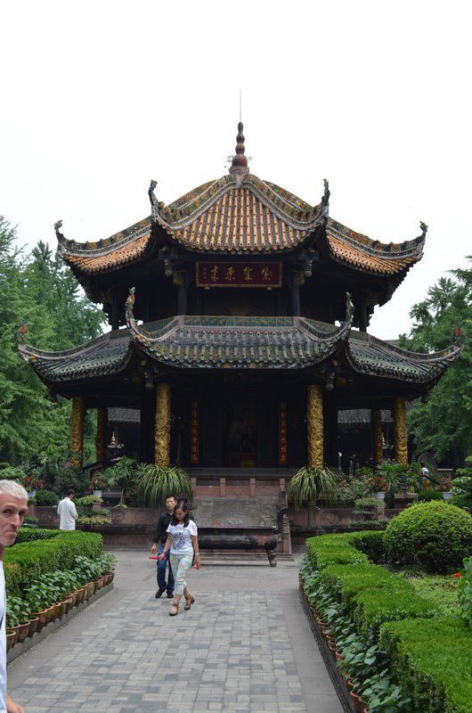 Octagonal temple building