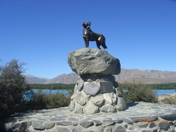 Sheepdog statue