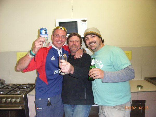 Rob with new mates Dave & Matt in Perth