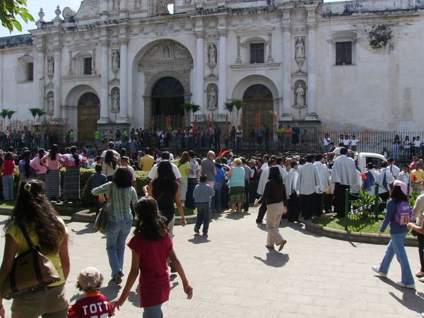 Processions starting by the Church by the Parque Central
