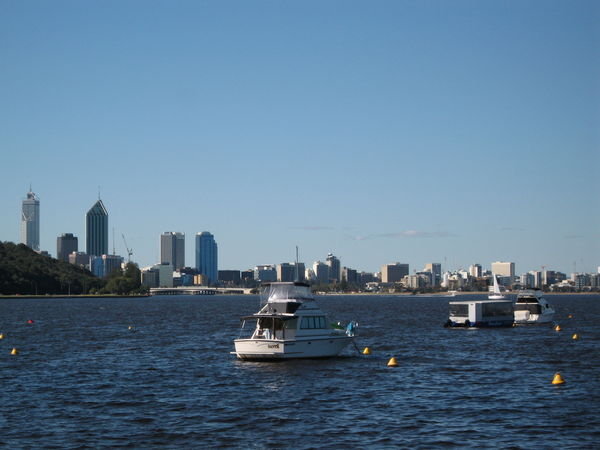 Die Skyline von Peth mit dem Swan River im Vordergrund