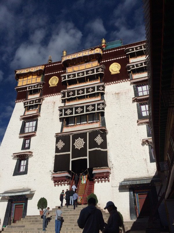 Dalai Lama's quarters at top in yellow