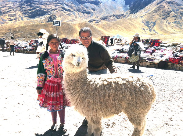 Two solis for a picture with a llama.