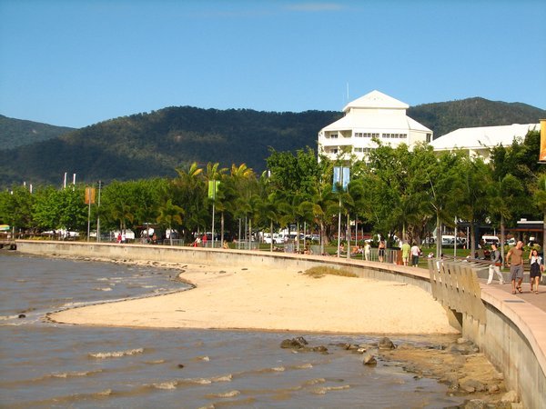 Cairns ocean walk