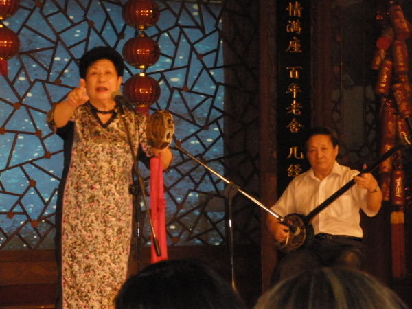 Singers at the tea house