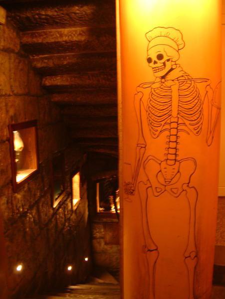 Cafe De Moro Skeleton