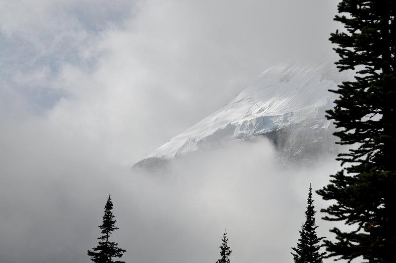 6 Glaciers Hike: Just as the clouds started to disappear