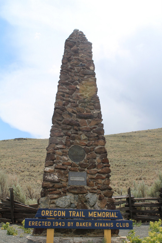 Oregon  Trail monument