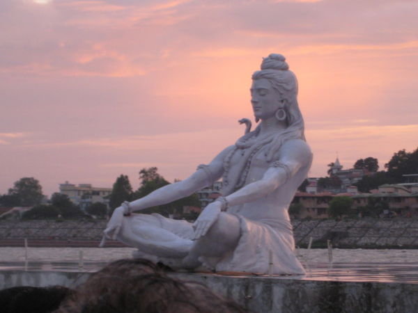 Beautiful HUGE hindu statue on the Ganges!