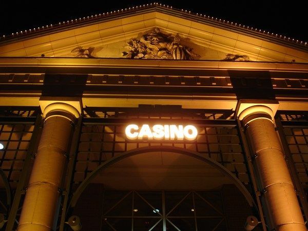 Casino Harrah entrance