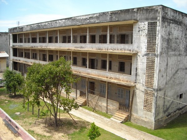 Gefaengnis der Roten Khmer ("S 21") - die ehemalige Schule wurde in den Jahren 1975-1978 als Gefaengnis genutzt. Von den 20'000 Inhaftierten ueberlebten nur ganze 7...