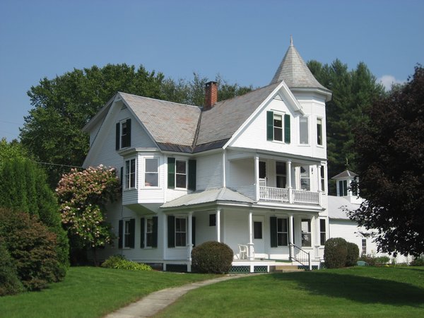 Beautiful Colonial Vermont Home!