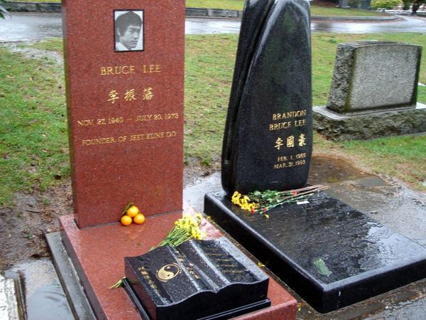 Bruce and Brandon Lee's graves