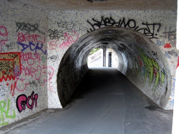 Tunnel under Chain Bridge
