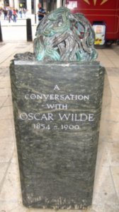 Oscar Wilde statue