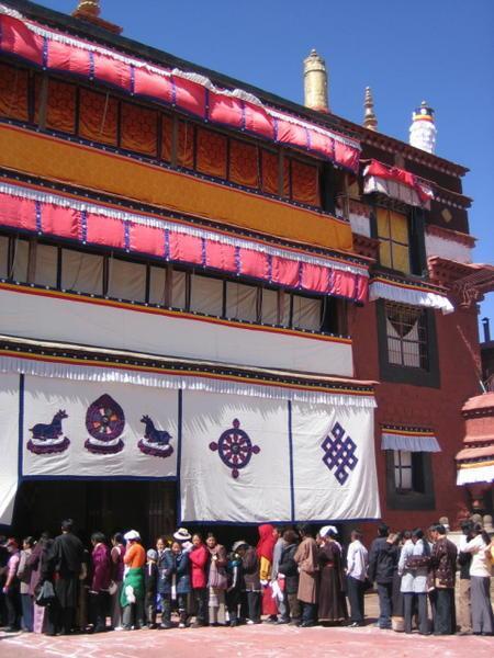 Line to Enter Ramoche Temple on Losar