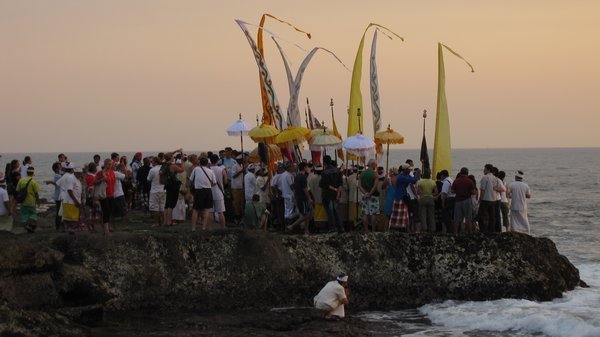 The procession at sunset - Tanah Lot