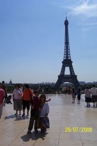 Eiffel Tower - 36 degree heat!