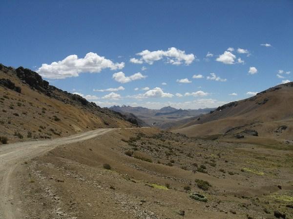 Road climbing from Pisco to Huancavelica 