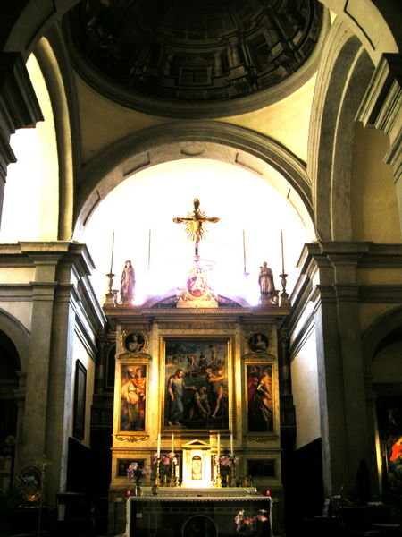 High altar of Badia delle Sante Flora e Lucilla 