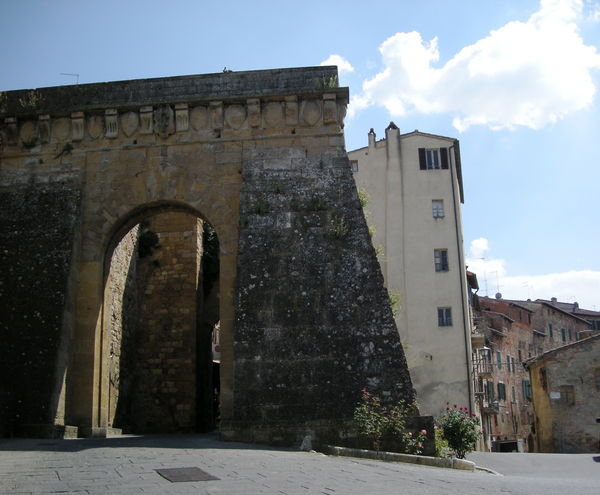 The arch to enter town