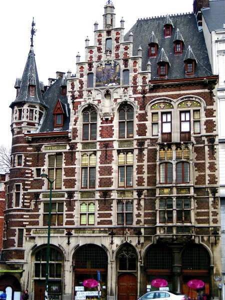 The fine architecture of Brussels