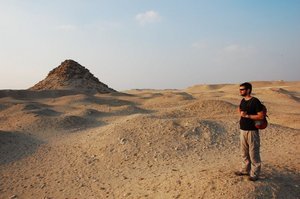 Contemplation sur le site de Saqqara