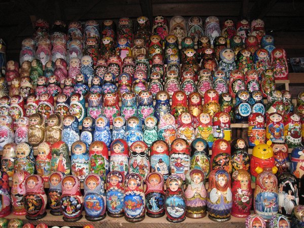 Des poupées russes de toutes sortes, couleurs, grandeurs et styles!