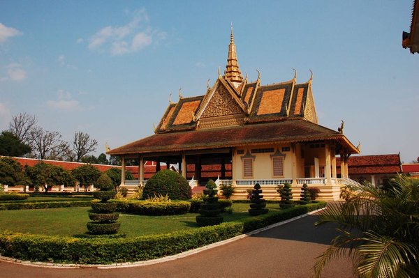 Dans l'enceinte du palais royal du Royaume du Cambodge
