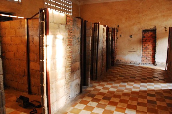 Cellules de la prison de Tuol Sleng