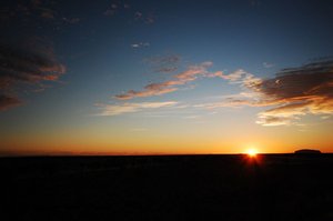 Le soleil se lève sur Uluru