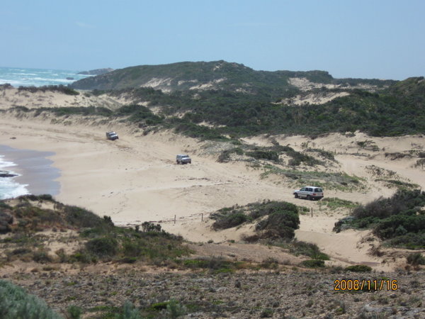 Hi from Mt Gambia, South Australia 4WD group at Beachport | Photo
