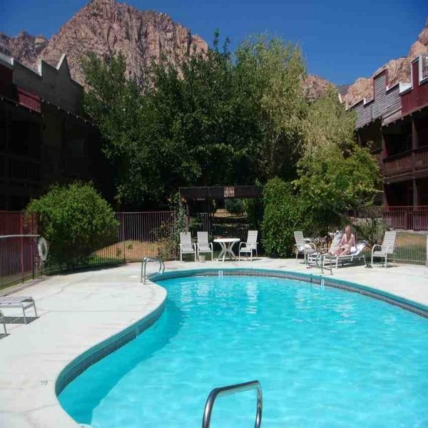 the pool at Bonnie Springs 