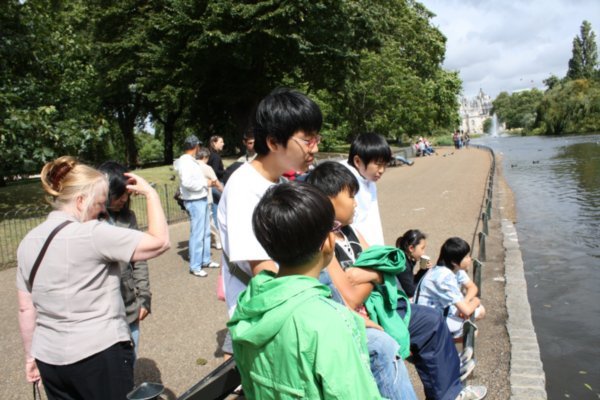 The children seem more fascinated with the birds than Buckingham Palace!