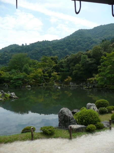 the lake at tenryu temple