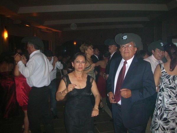 Mis padres dancing