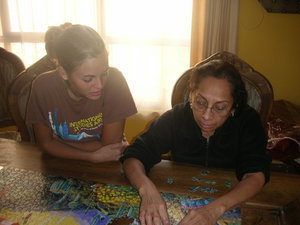 doing a puzzle with my señora