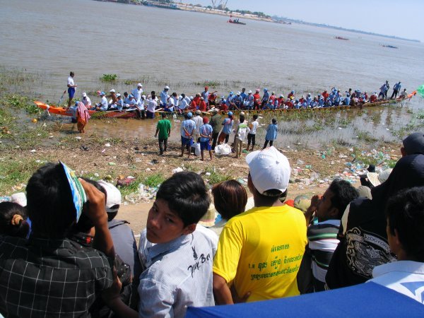 water festival in phnom pehn
