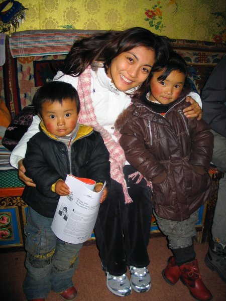 tibetan kids at our first "guesthouse"