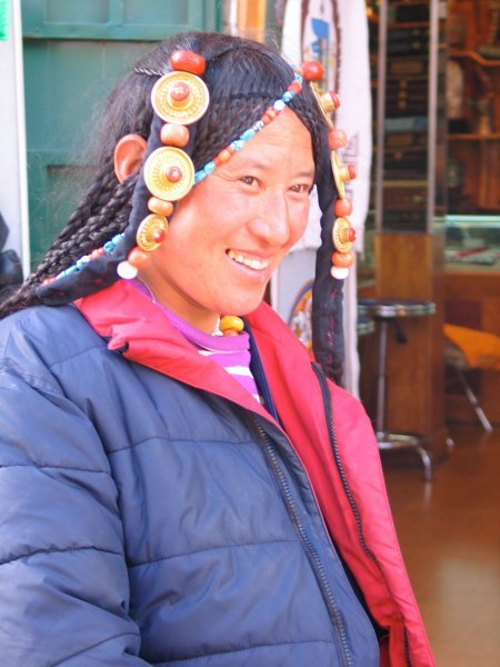 tibetan woman at barkhor square