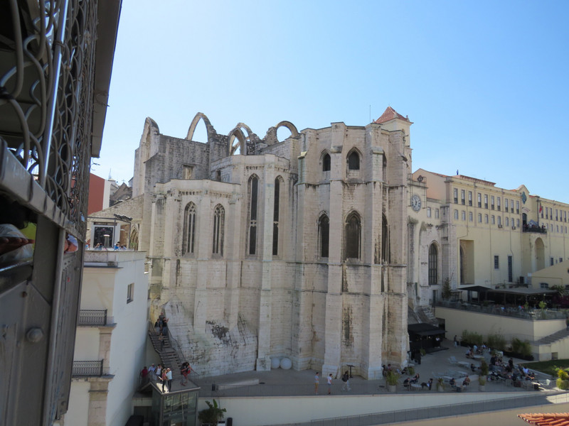 Lisbon Cathedral destroyed by earthquake in 18th Century