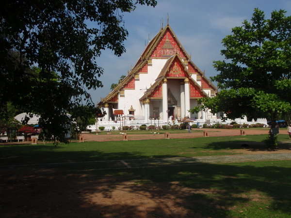 Wihan Phra Mongkhon Bophit