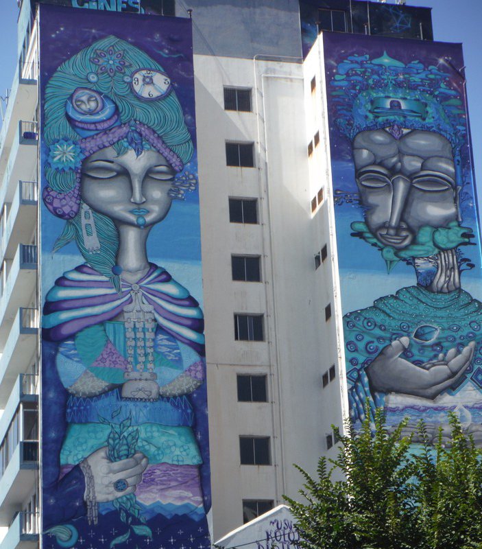 Huge paintings, Valparaiso street art