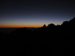 Waiting for sunrise over Huang Shan