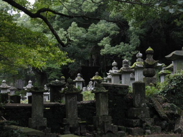 Graveside shrines